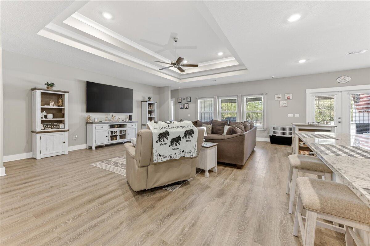 HILLWOOD ESTATES. - Residential