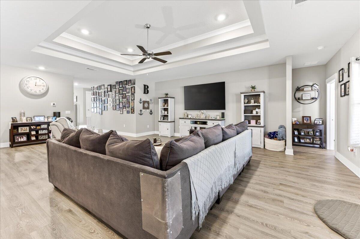 HILLWOOD ESTATES. - Residential