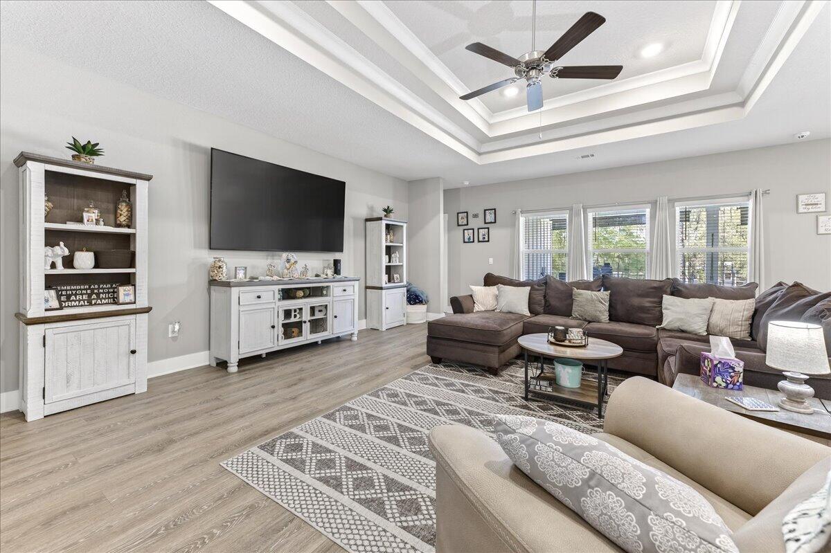 HILLWOOD ESTATES. - Residential