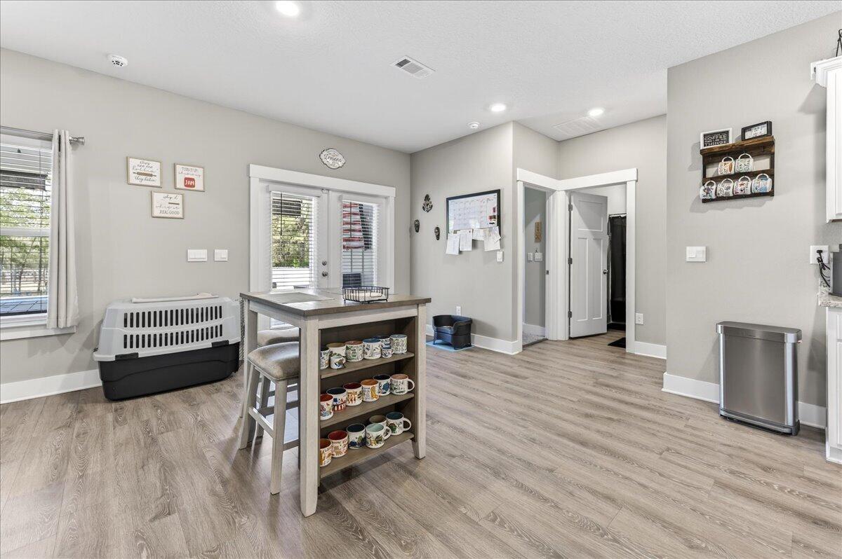 HILLWOOD ESTATES. - Residential