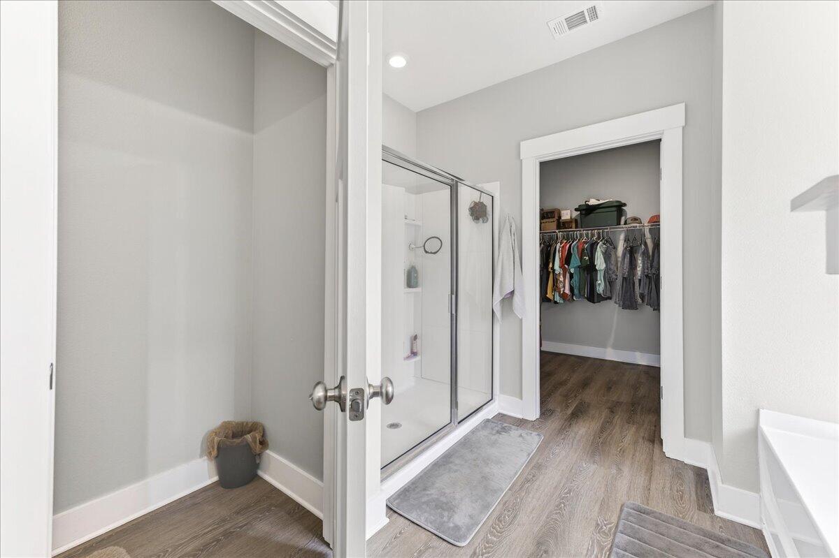 HILLWOOD ESTATES. - Residential