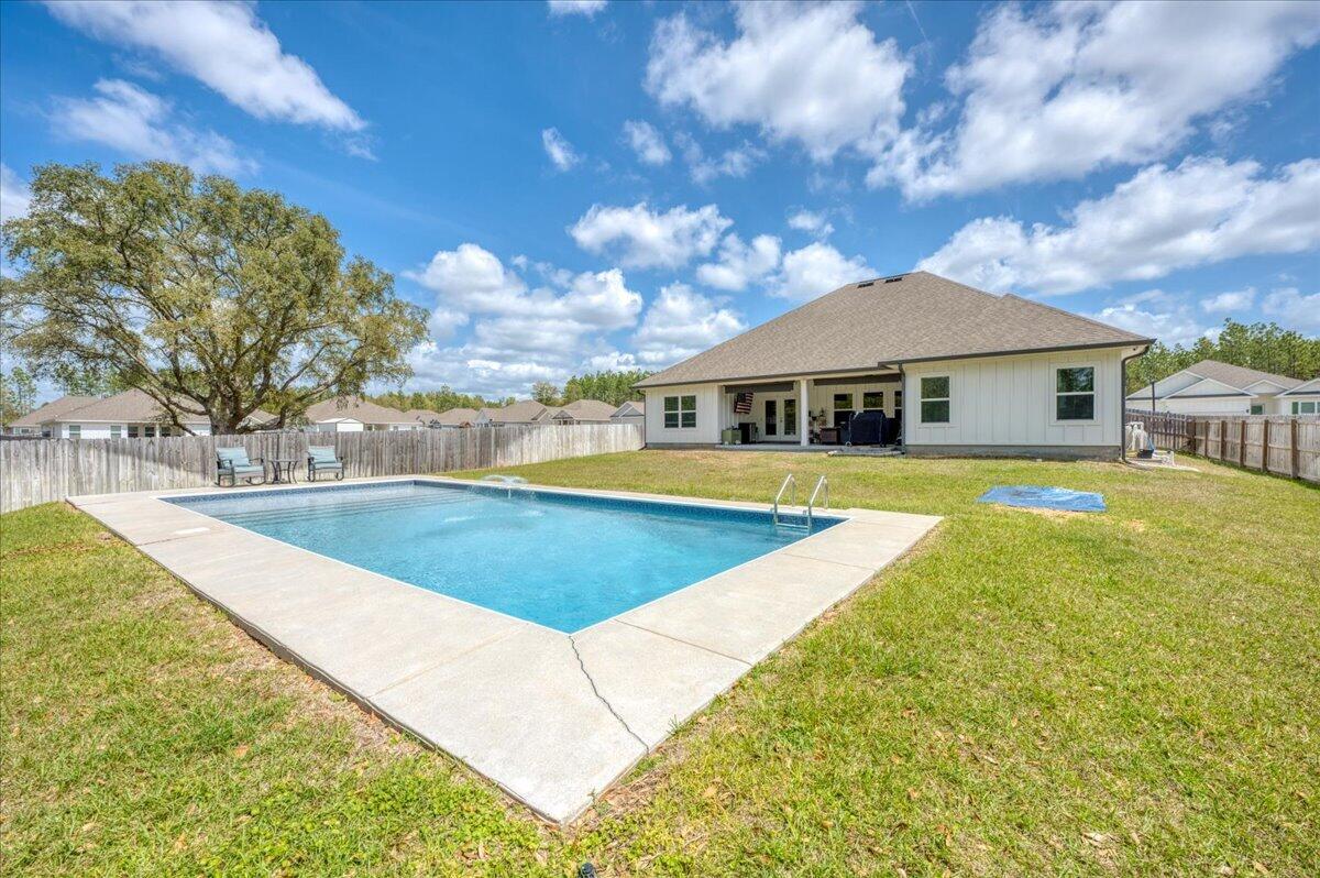 HILLWOOD ESTATES. - Residential