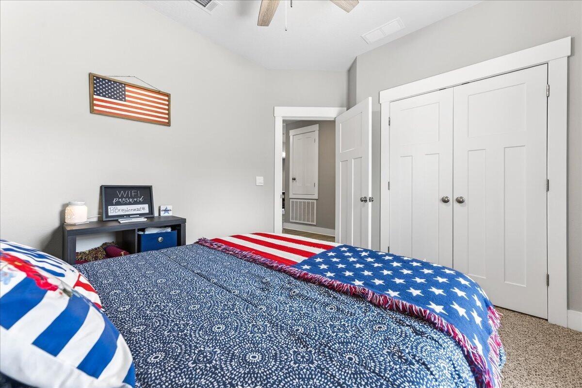 HILLWOOD ESTATES. - Residential