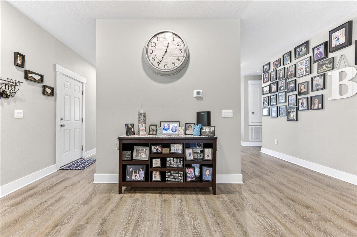 HILLWOOD ESTATES. - Residential