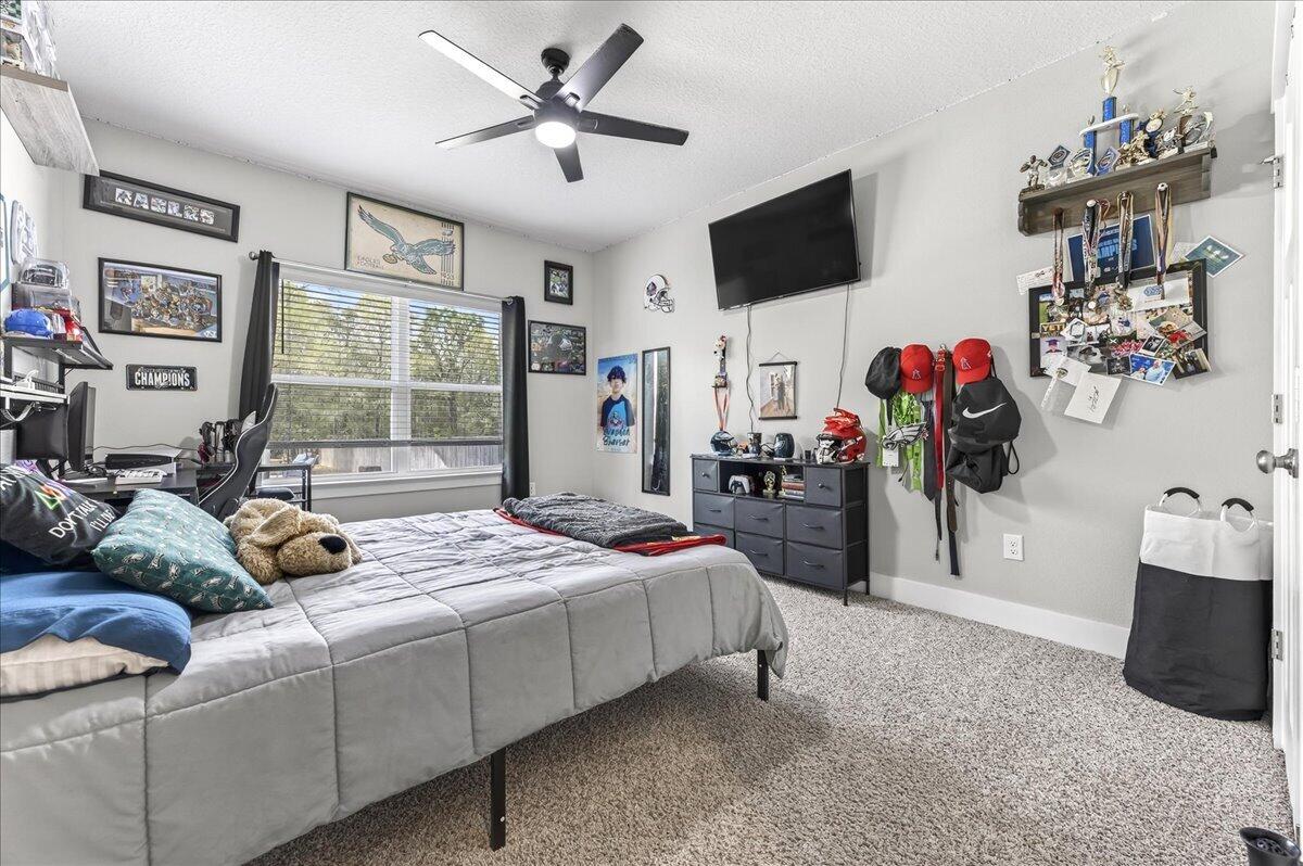 HILLWOOD ESTATES. - Residential