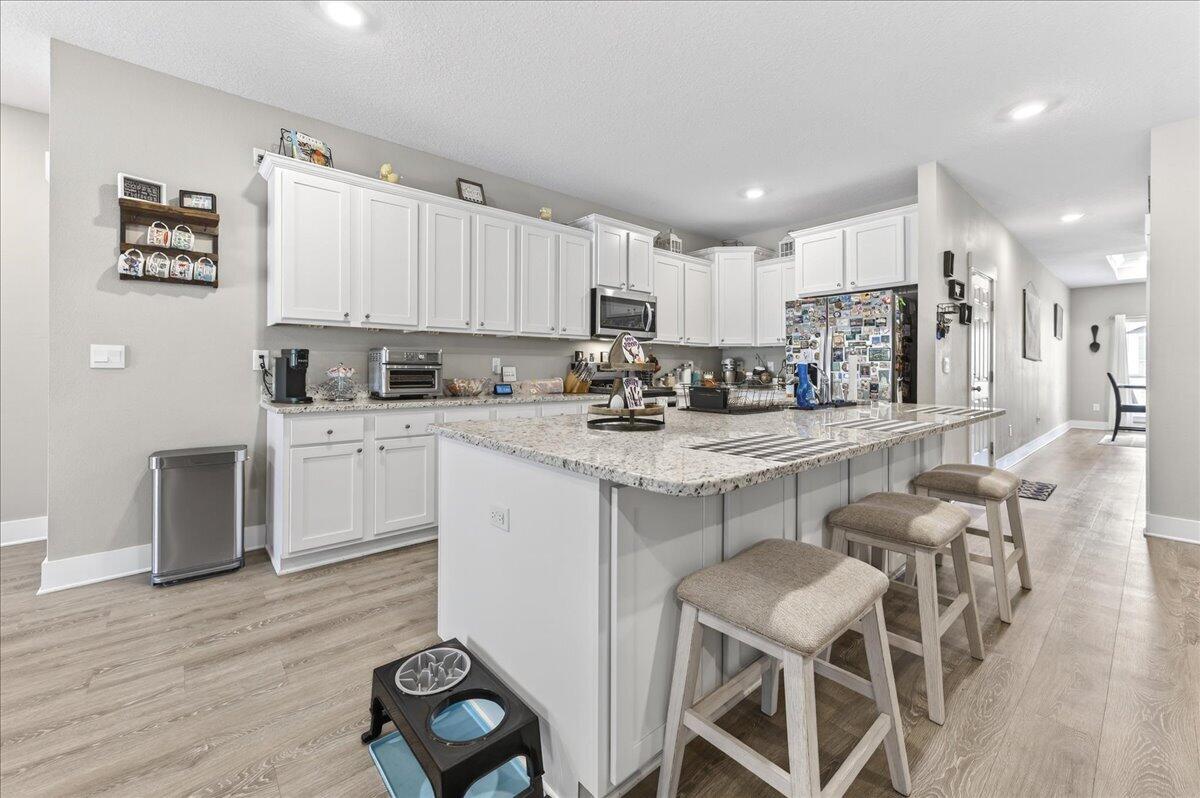 HILLWOOD ESTATES. - Residential