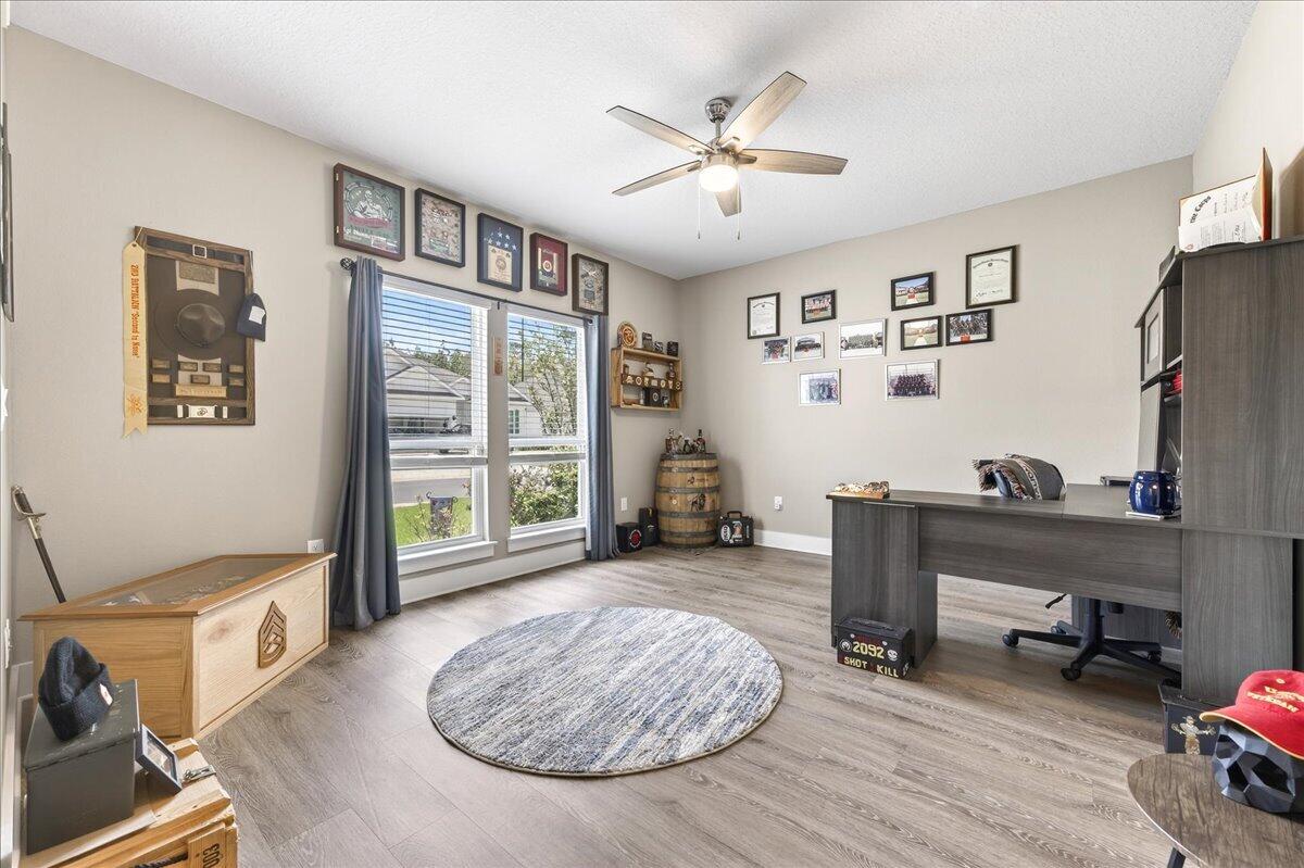 HILLWOOD ESTATES. - Residential