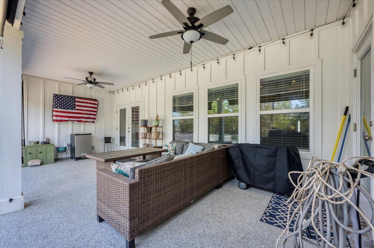 HILLWOOD ESTATES. - Residential