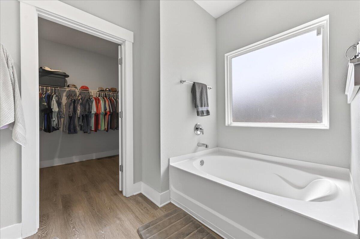 HILLWOOD ESTATES. - Residential