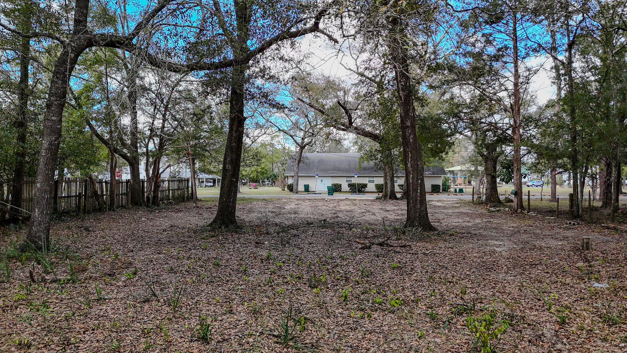 METES & BOUNDS - Land