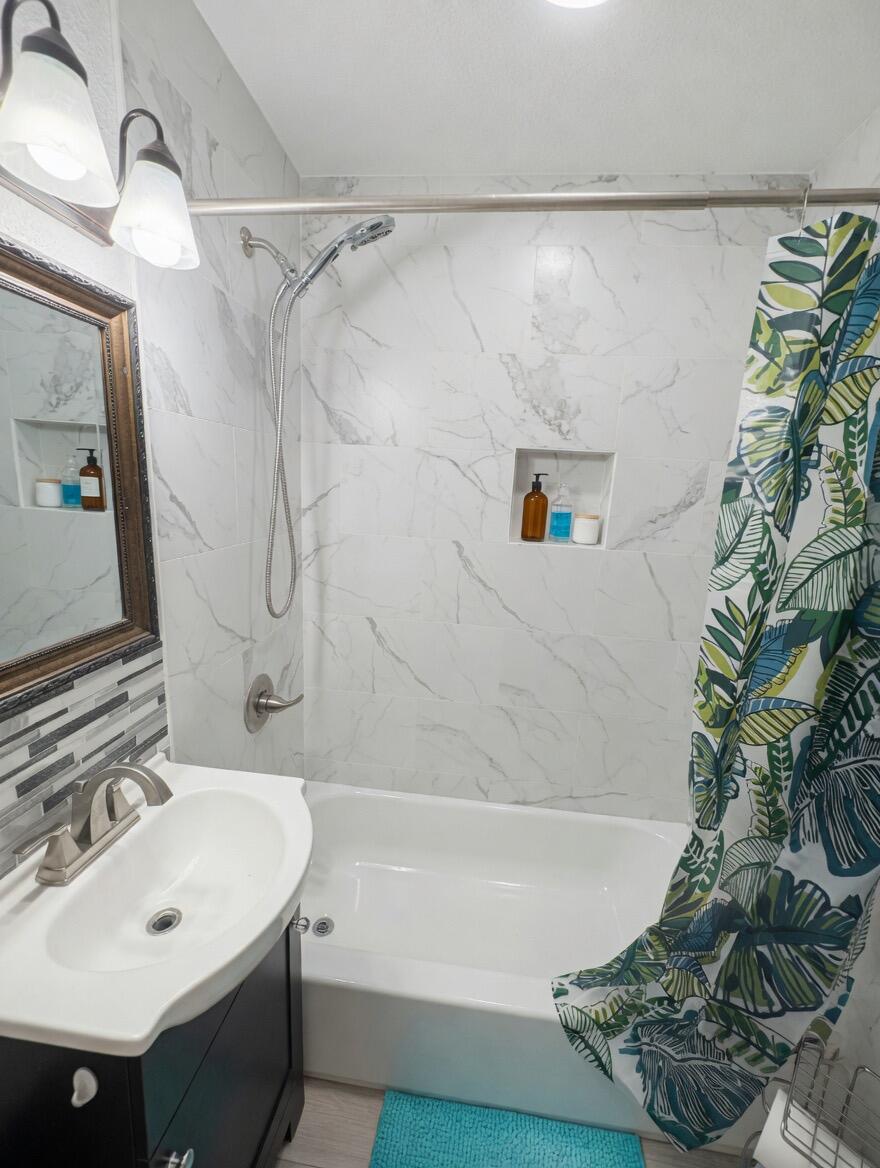 GARNIERS BEACH - Residential