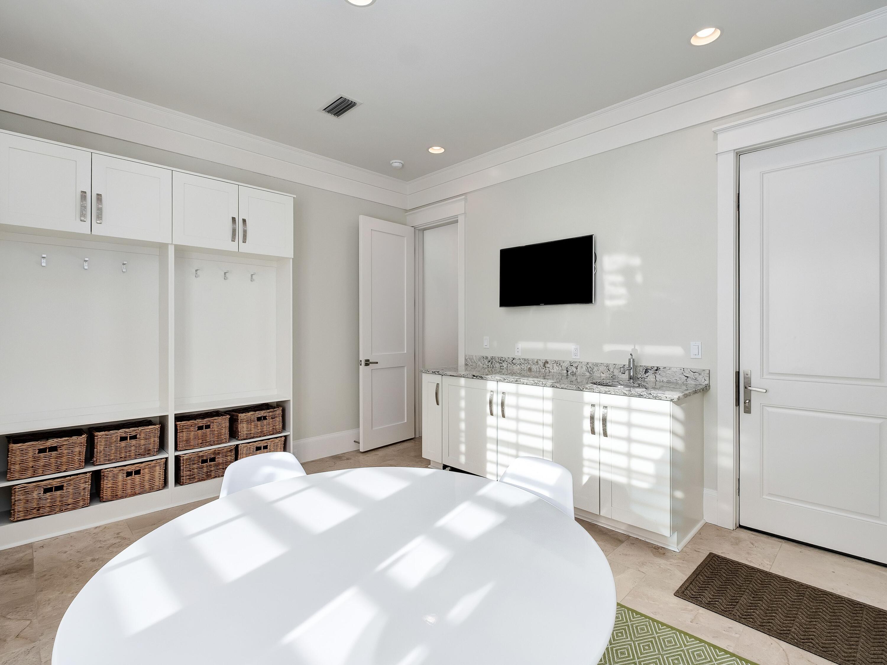 RETREAT THE - Residential