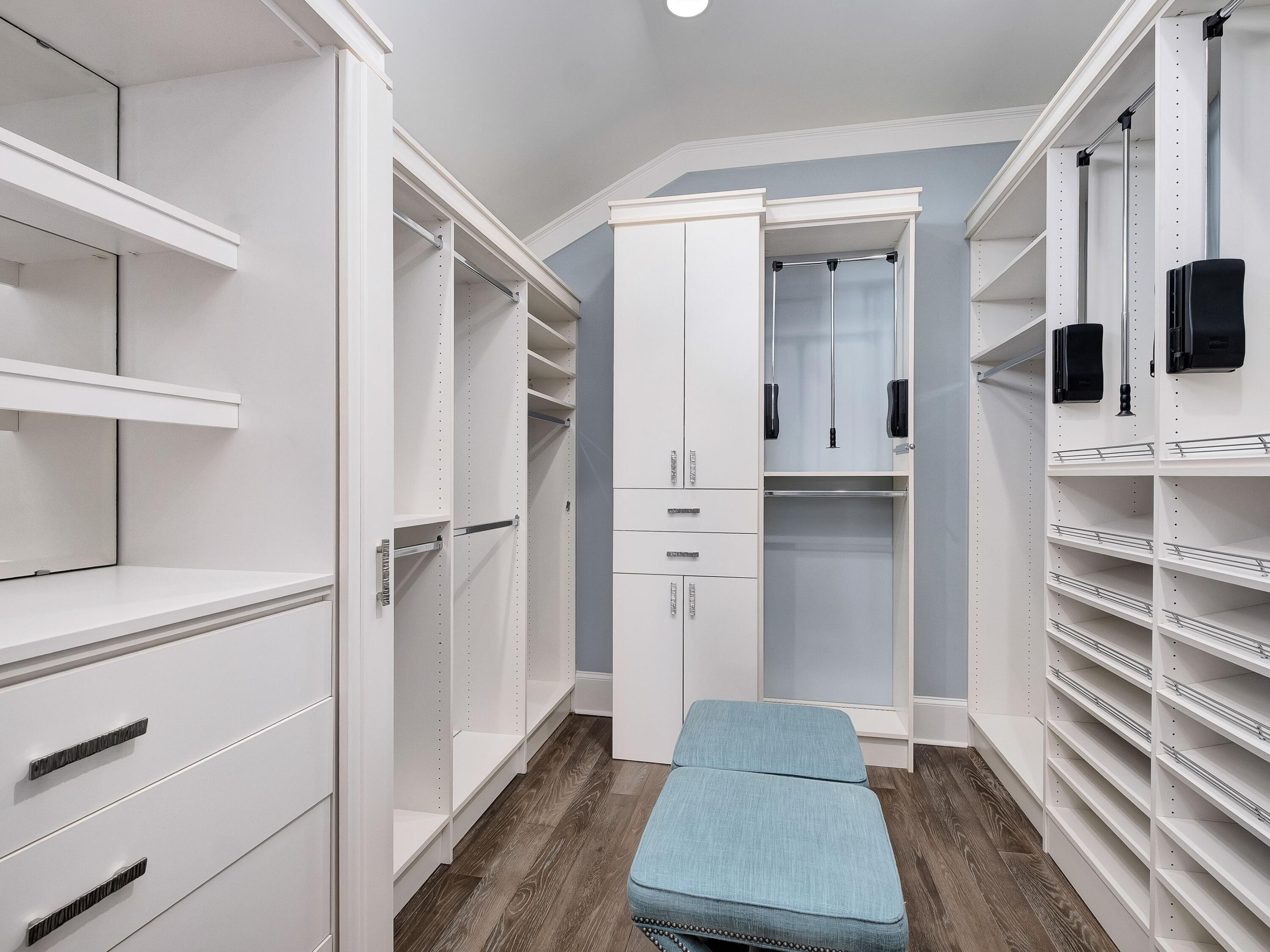 RETREAT THE - Residential