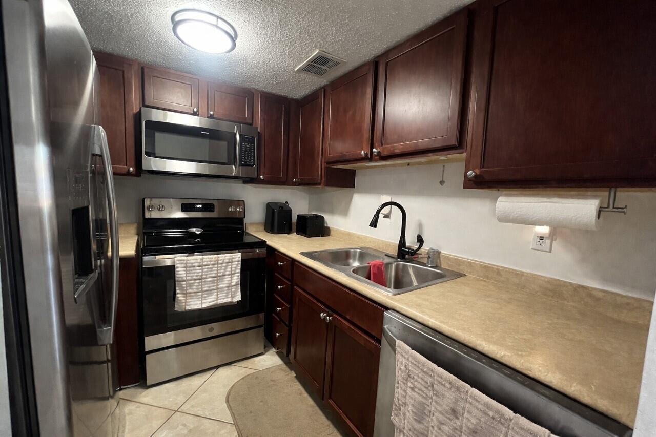 FINISTERRA CONDO - Residential