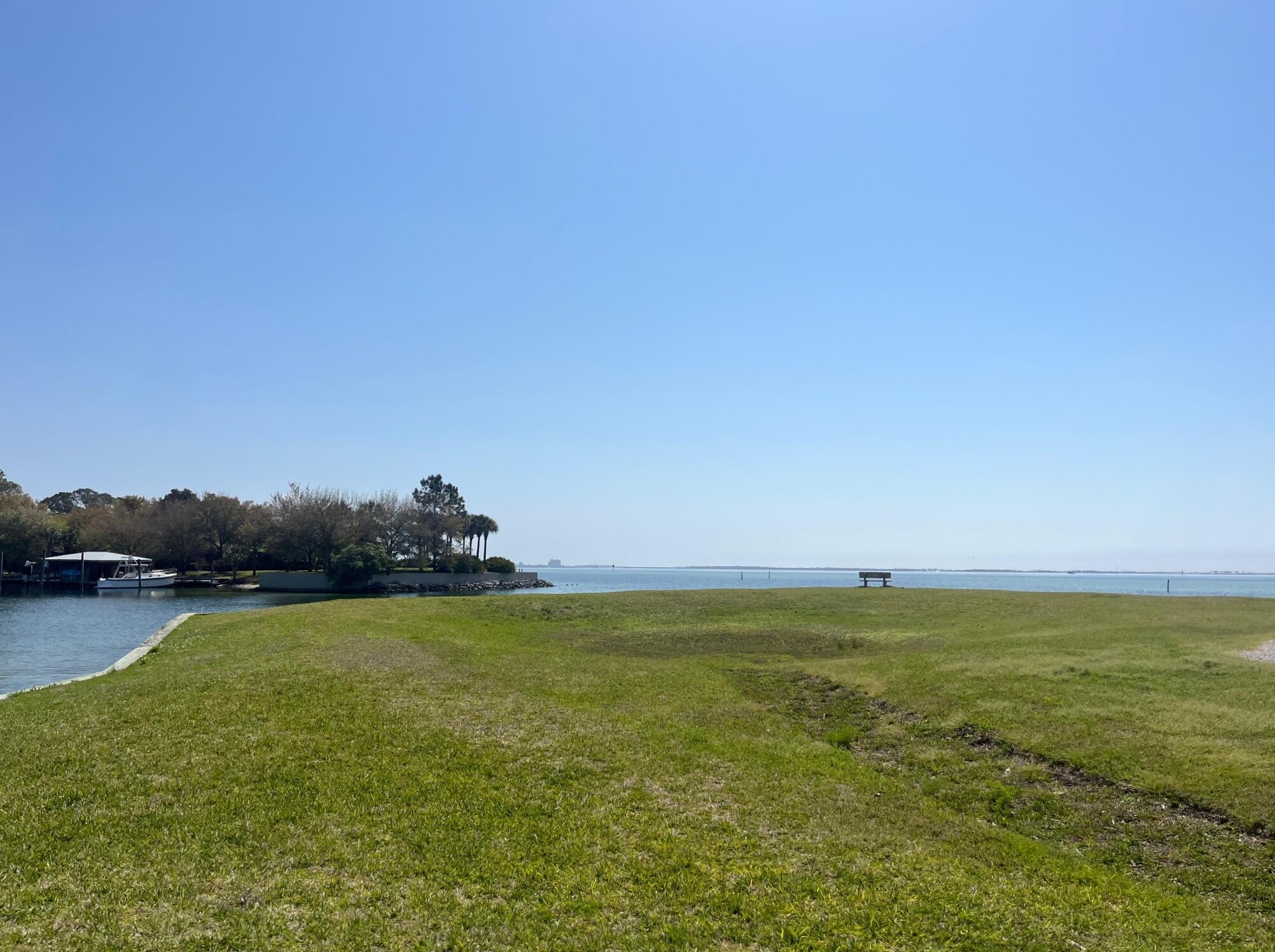 FINISTERRA CONDO - Residential