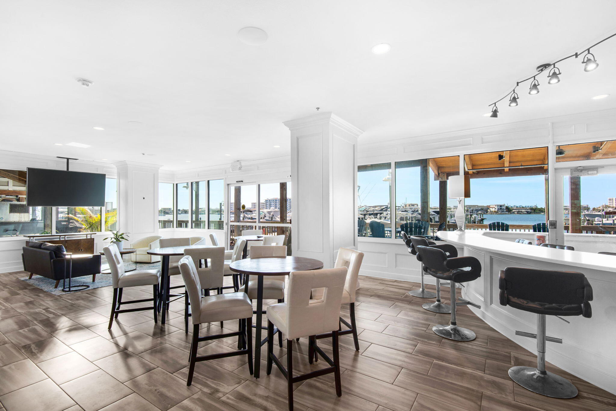 DESTIN YACHT CLUB - Residential