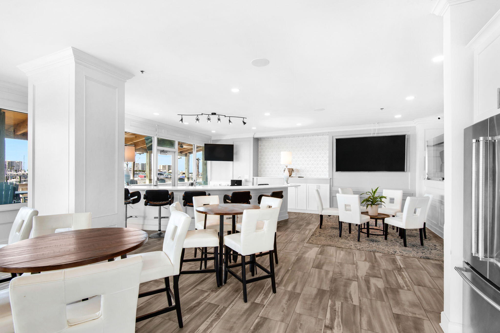 DESTIN YACHT CLUB - Residential