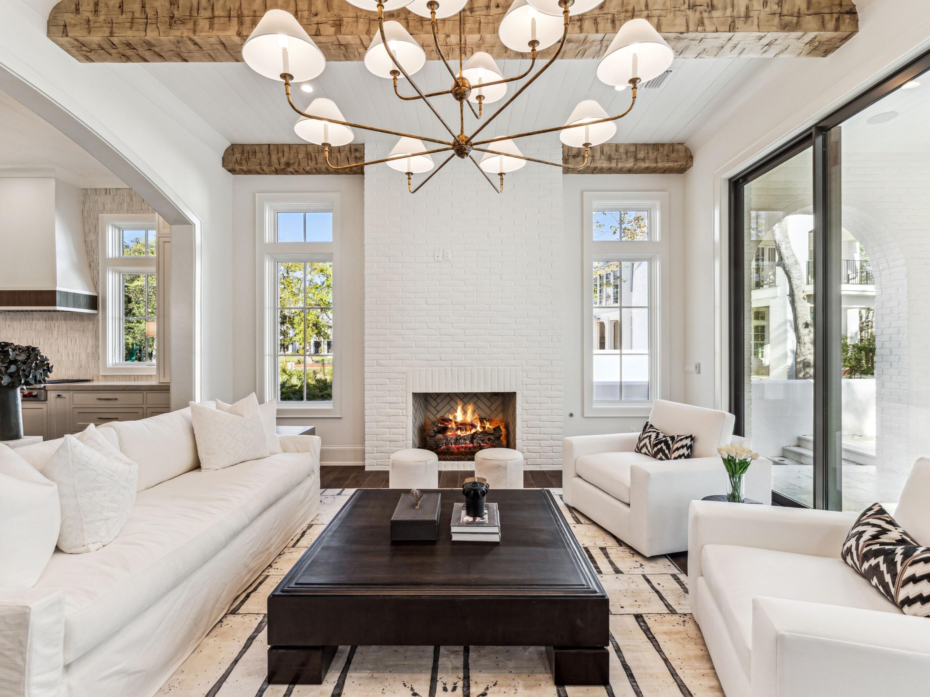 CHURCHILL OAKS - Residential