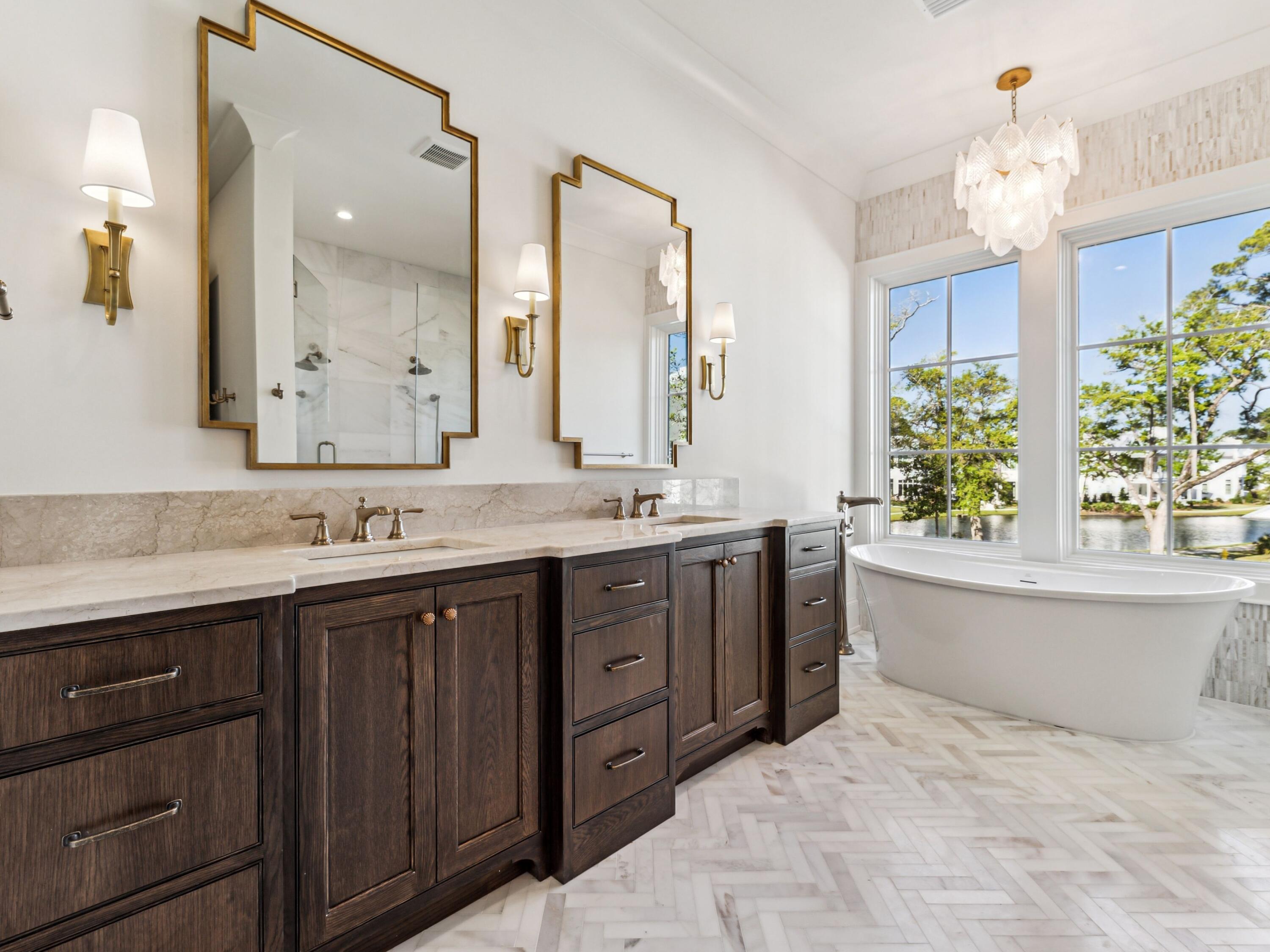 CHURCHILL OAKS - Residential