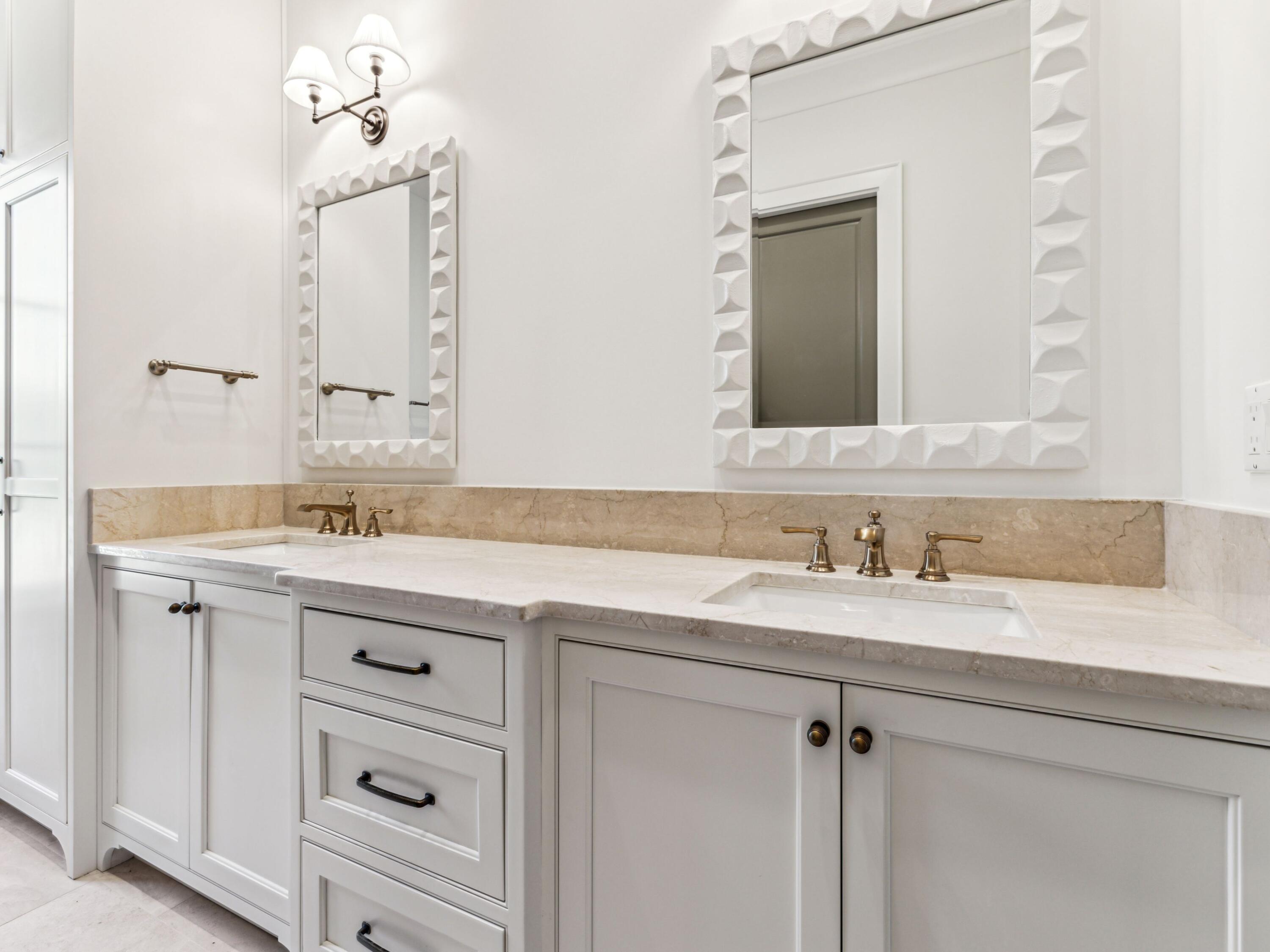 CHURCHILL OAKS - Residential