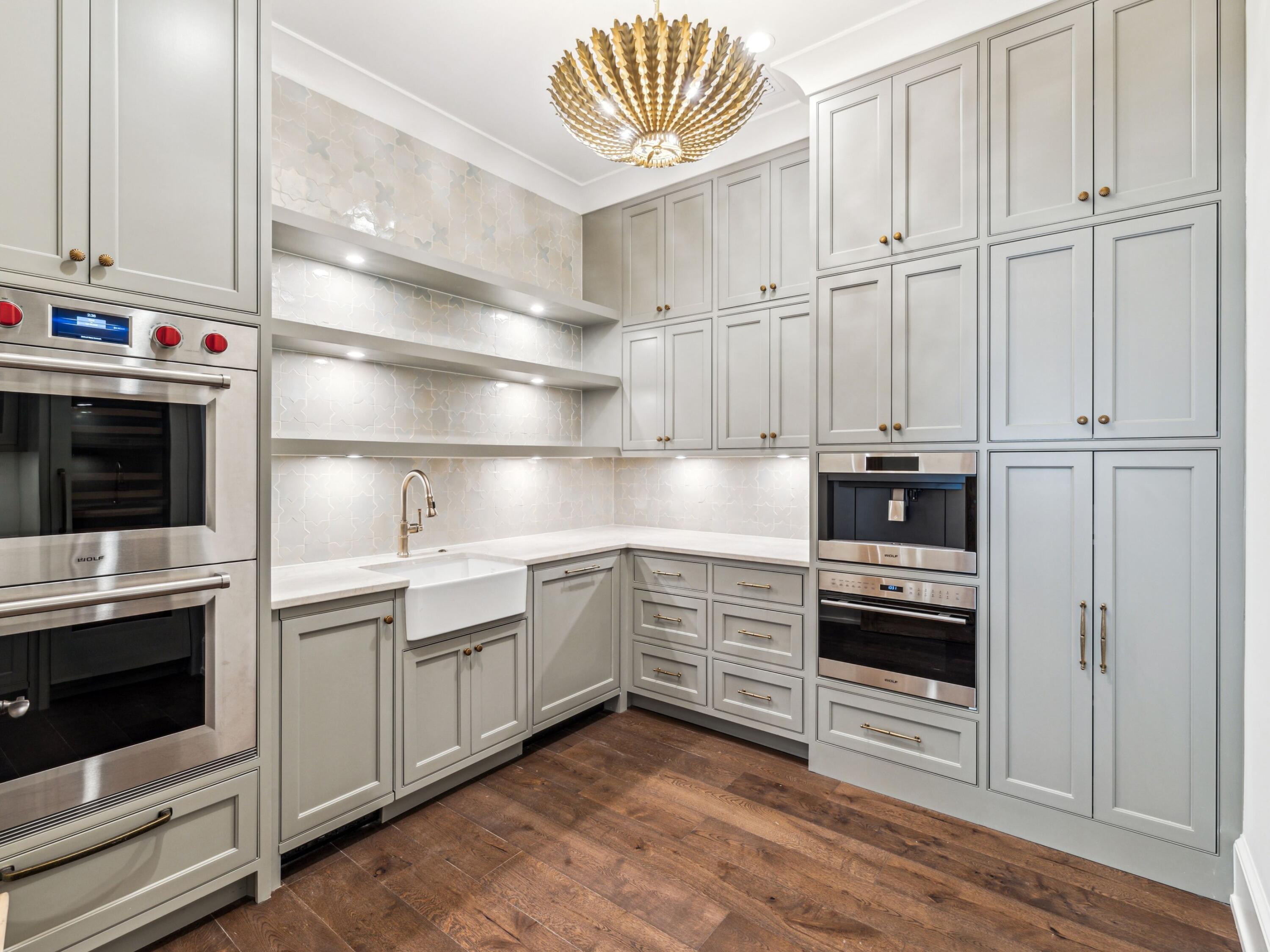 CHURCHILL OAKS - Residential