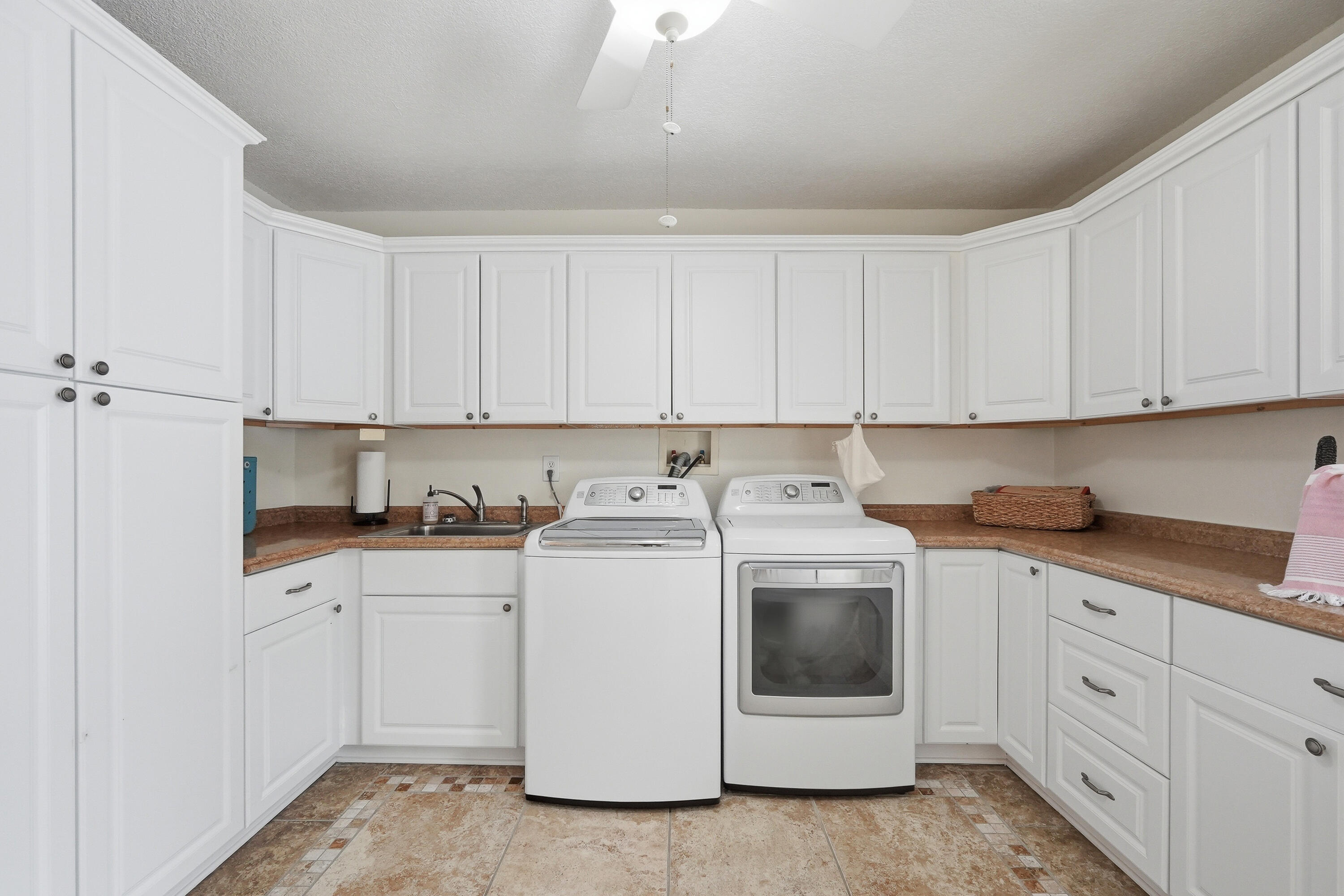 LAKE LORRAINE ESTATES 3 - Residential