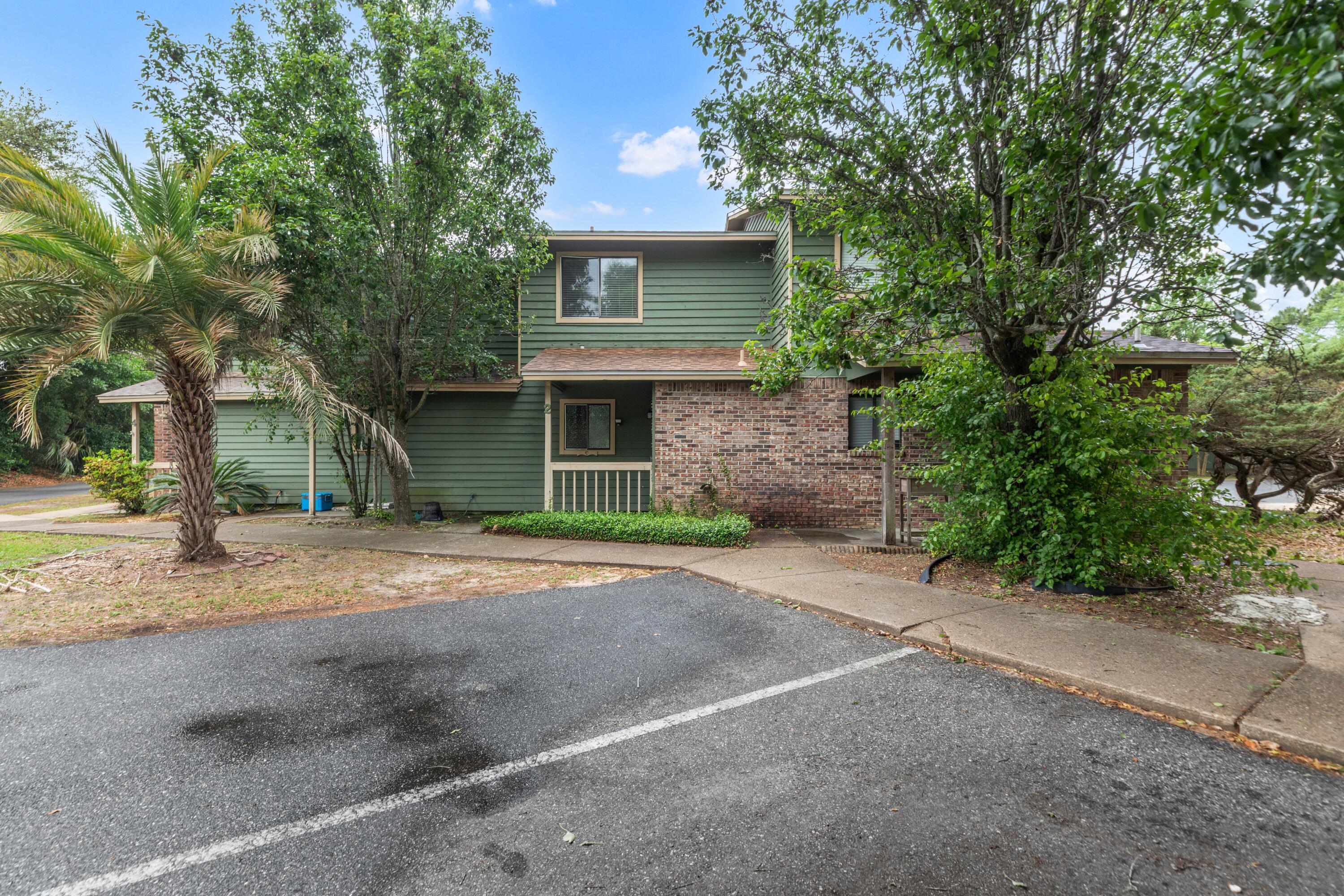 BIENVILLE SQUARE T/H - Residential Lease