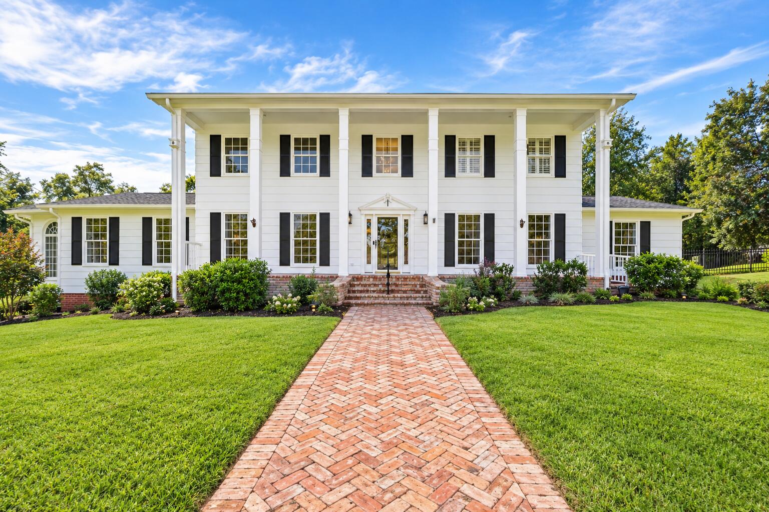 9511 Scenic Highway