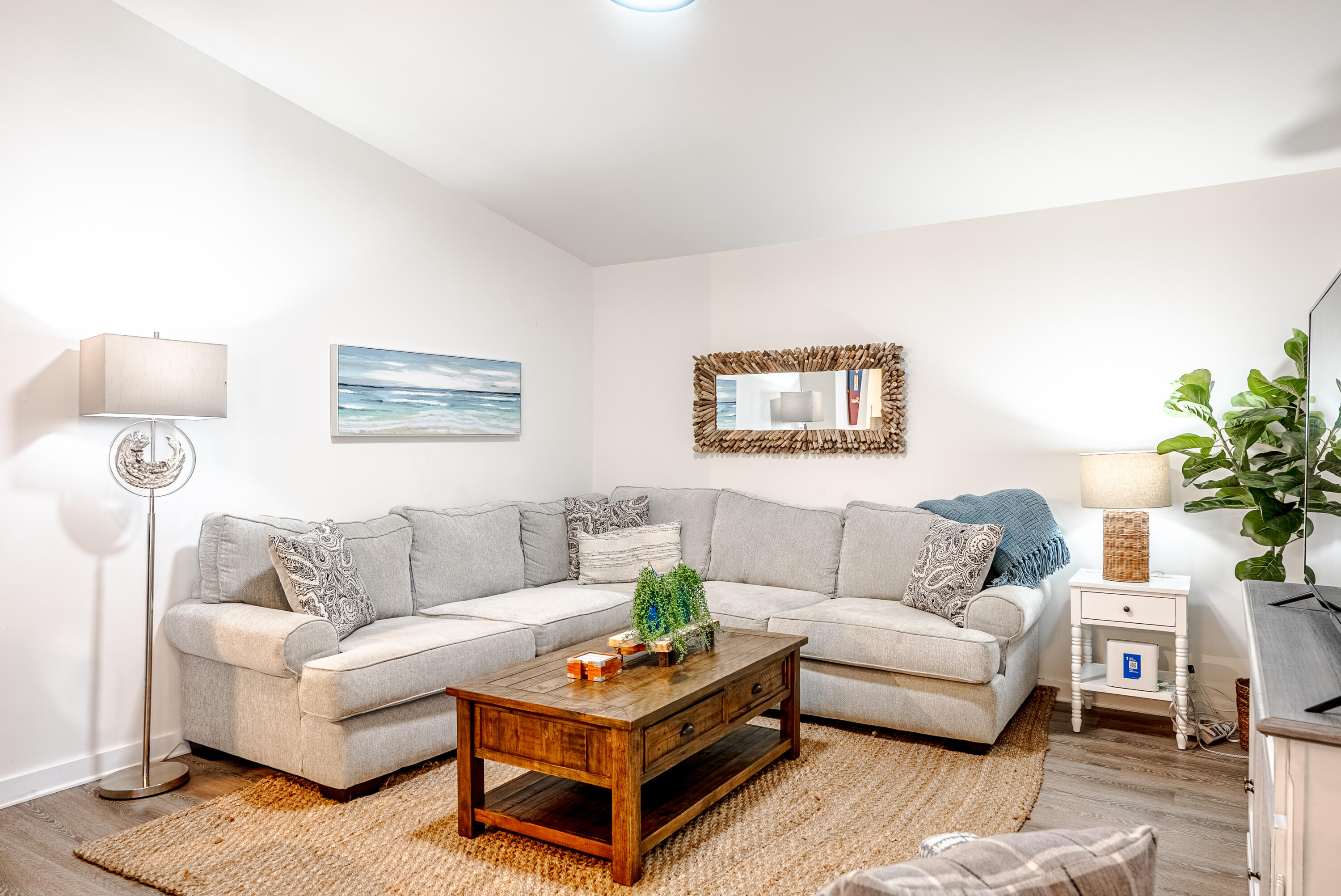 HOLIDAY BEACH RESORT - Residential