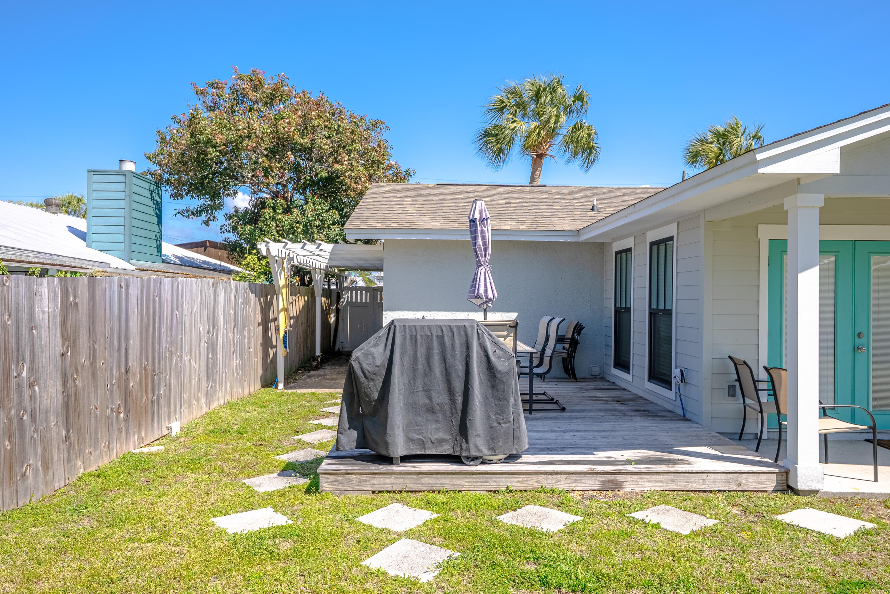 HOLIDAY BEACH RESORT - Residential