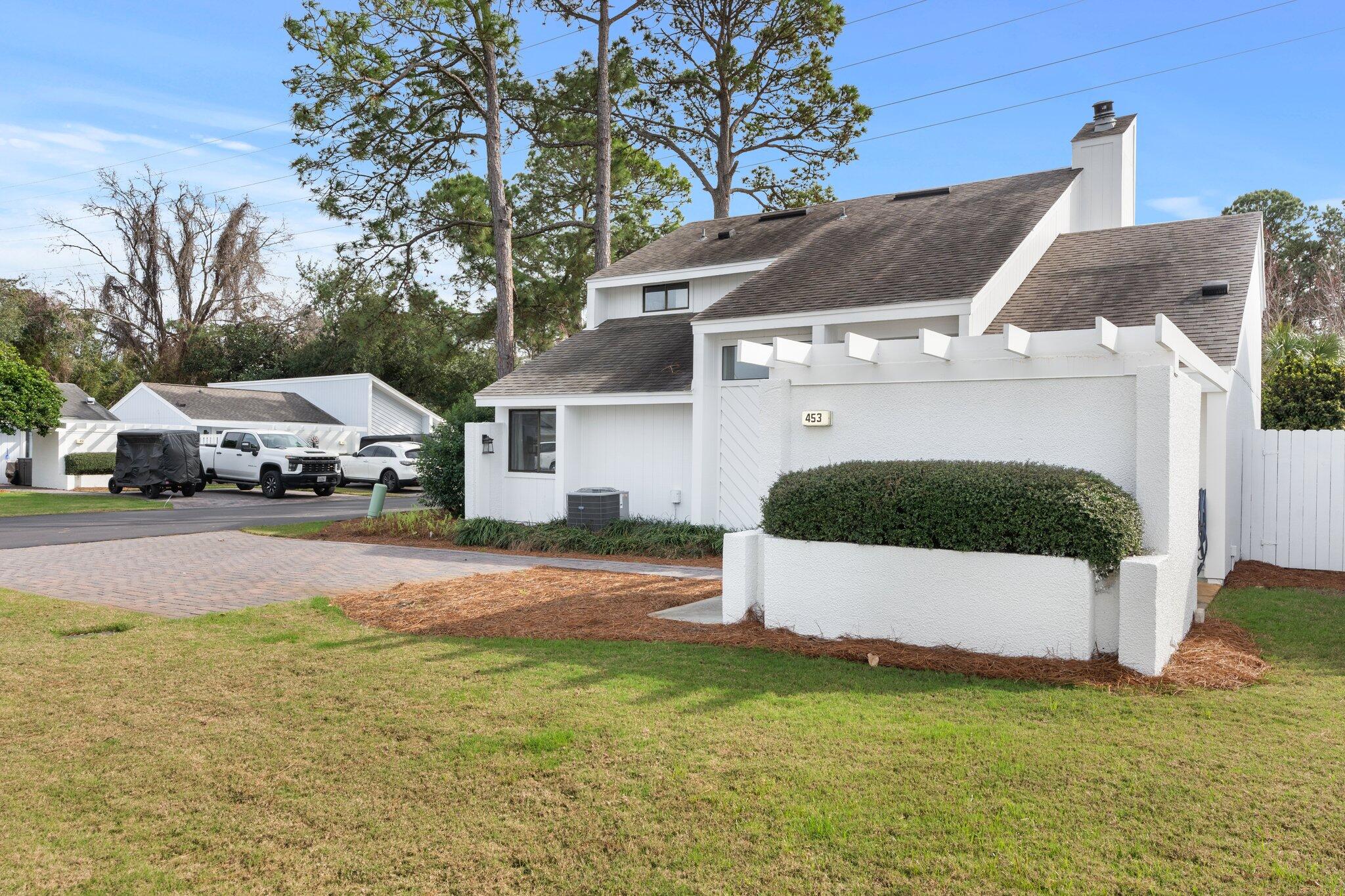 LINKSIDE VILLAGE UNIT 1 - Residential