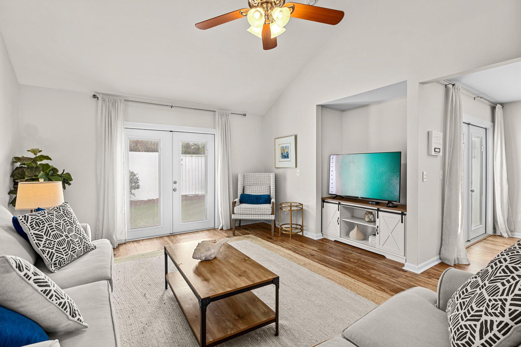 LINKSIDE VILLAGE UNIT 1 - Residential