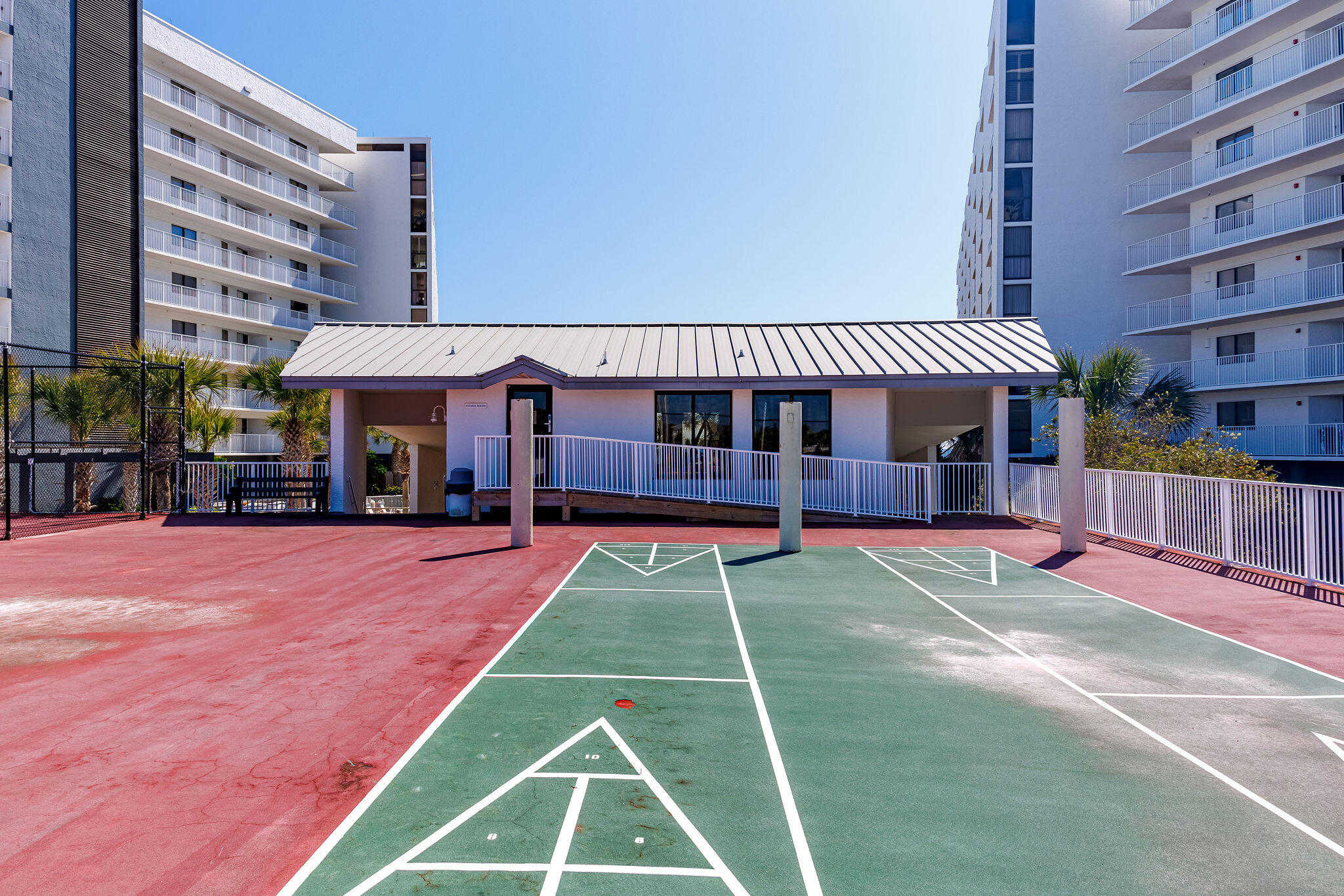 MAINSAIL CONDO PH 1 - Residential