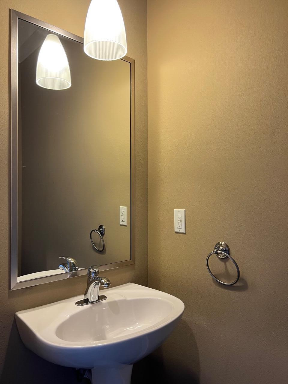 SOUTH HAVEN TOWNHOMES - Residential Lease