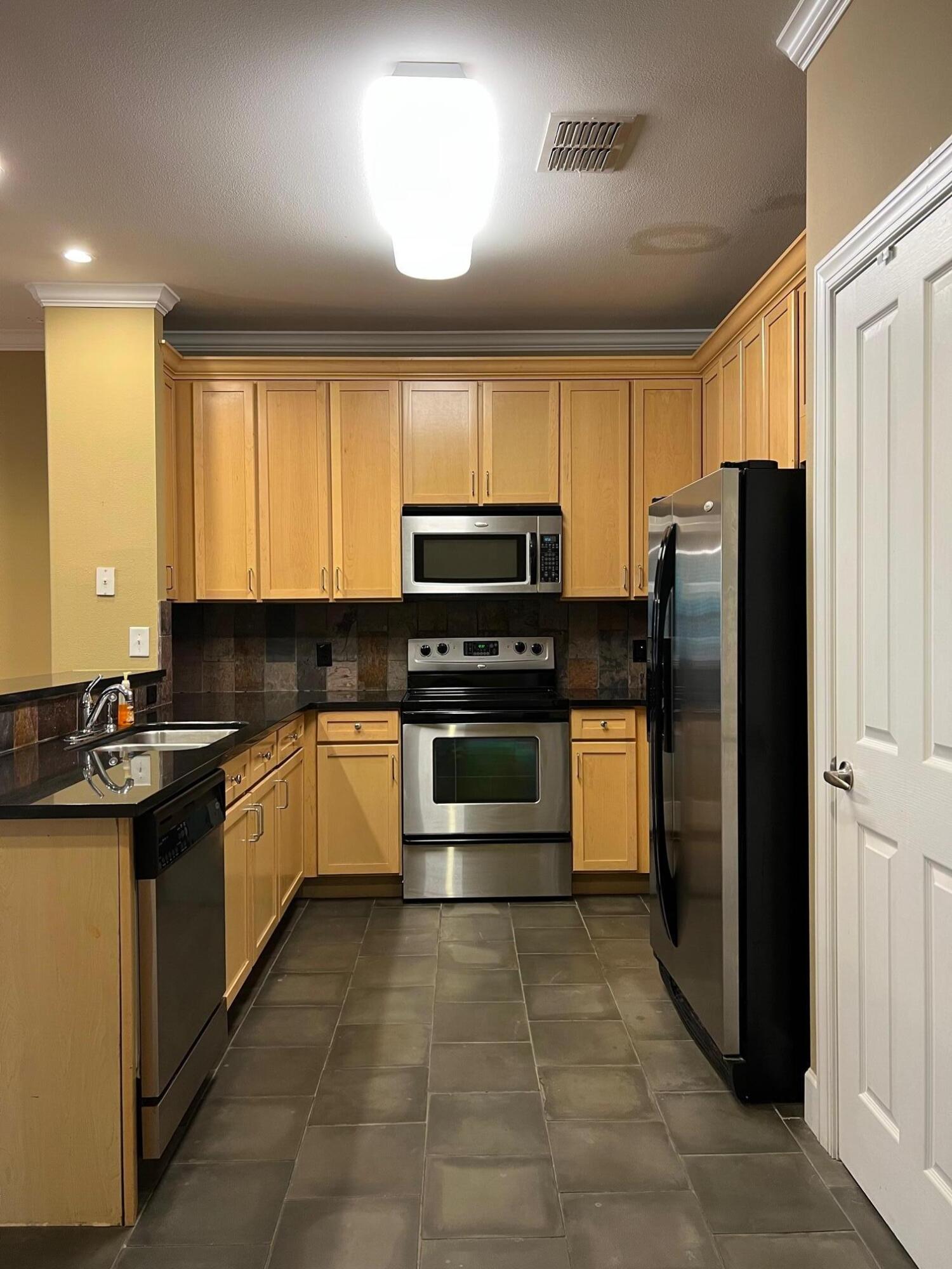 SOUTH HAVEN TOWNHOMES - Residential Lease