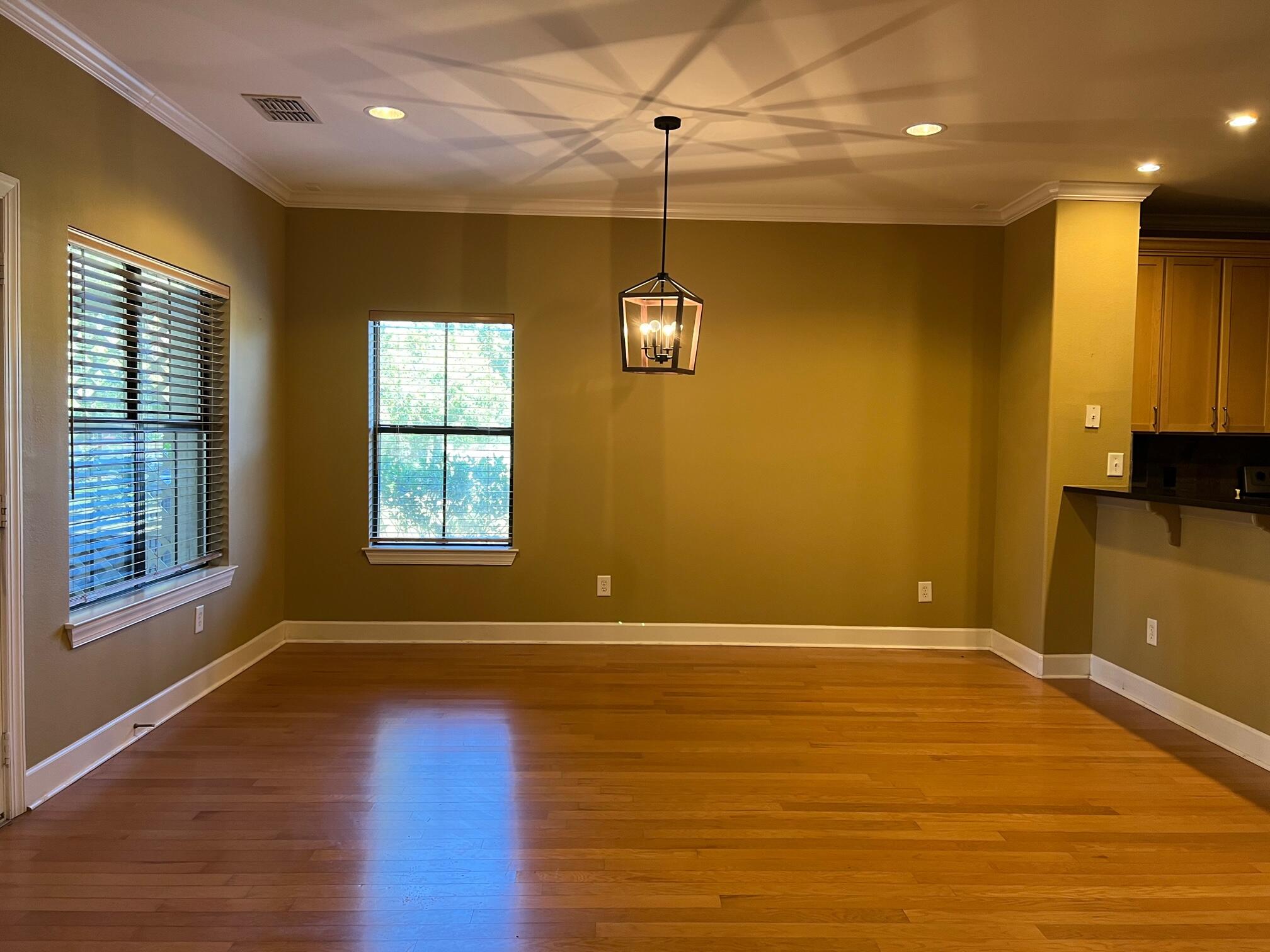 SOUTH HAVEN TOWNHOMES - Residential Lease