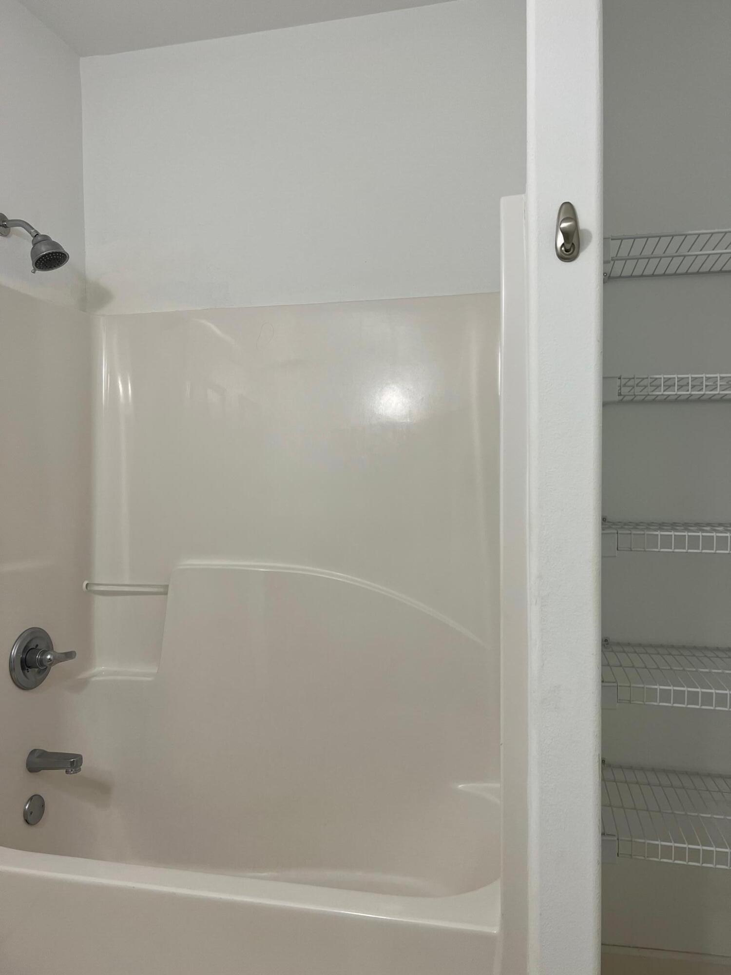 SOUTH HAVEN TOWNHOMES - Residential Lease