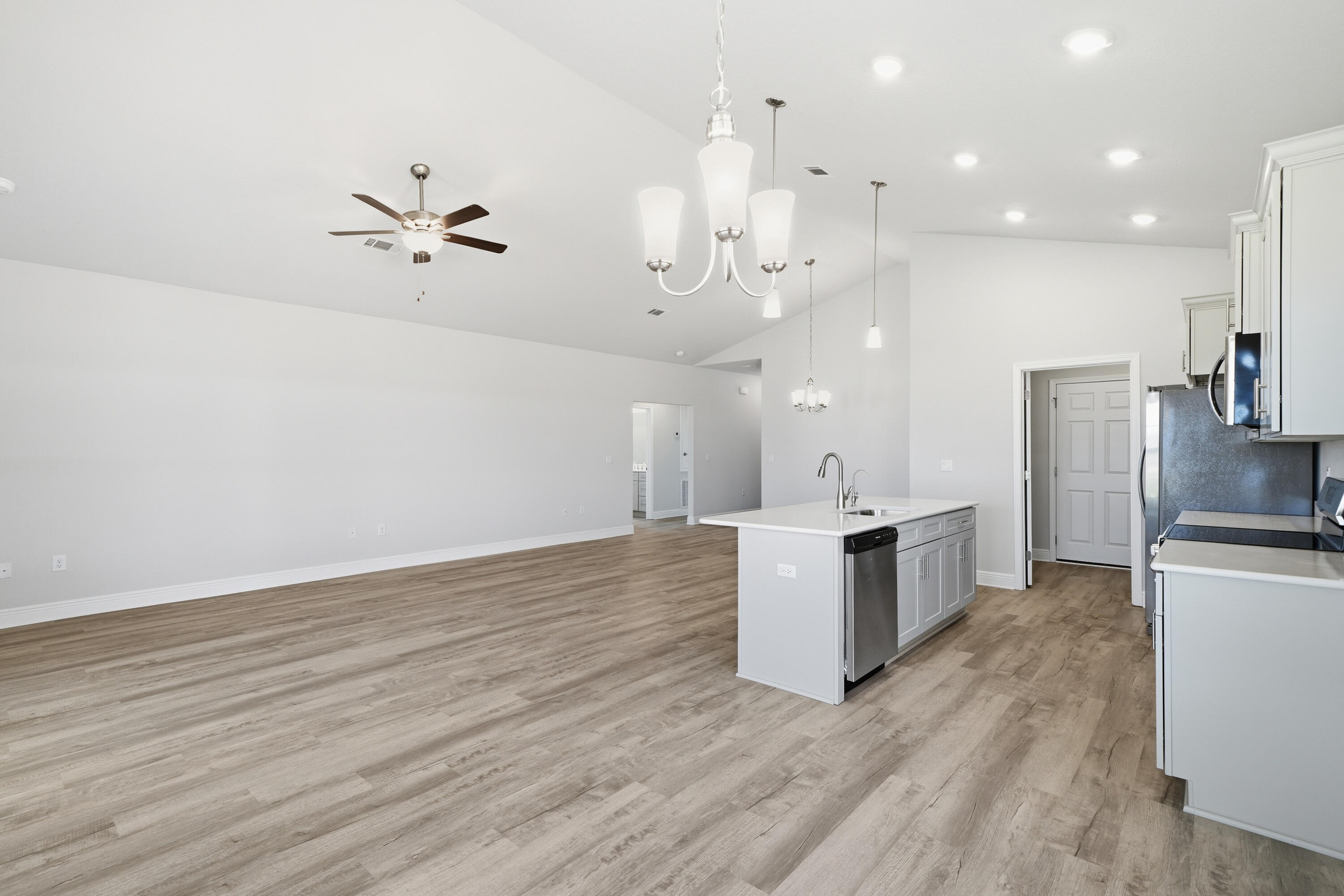 THE BLUFFS AT LAFAYETTE - Residential Lease
