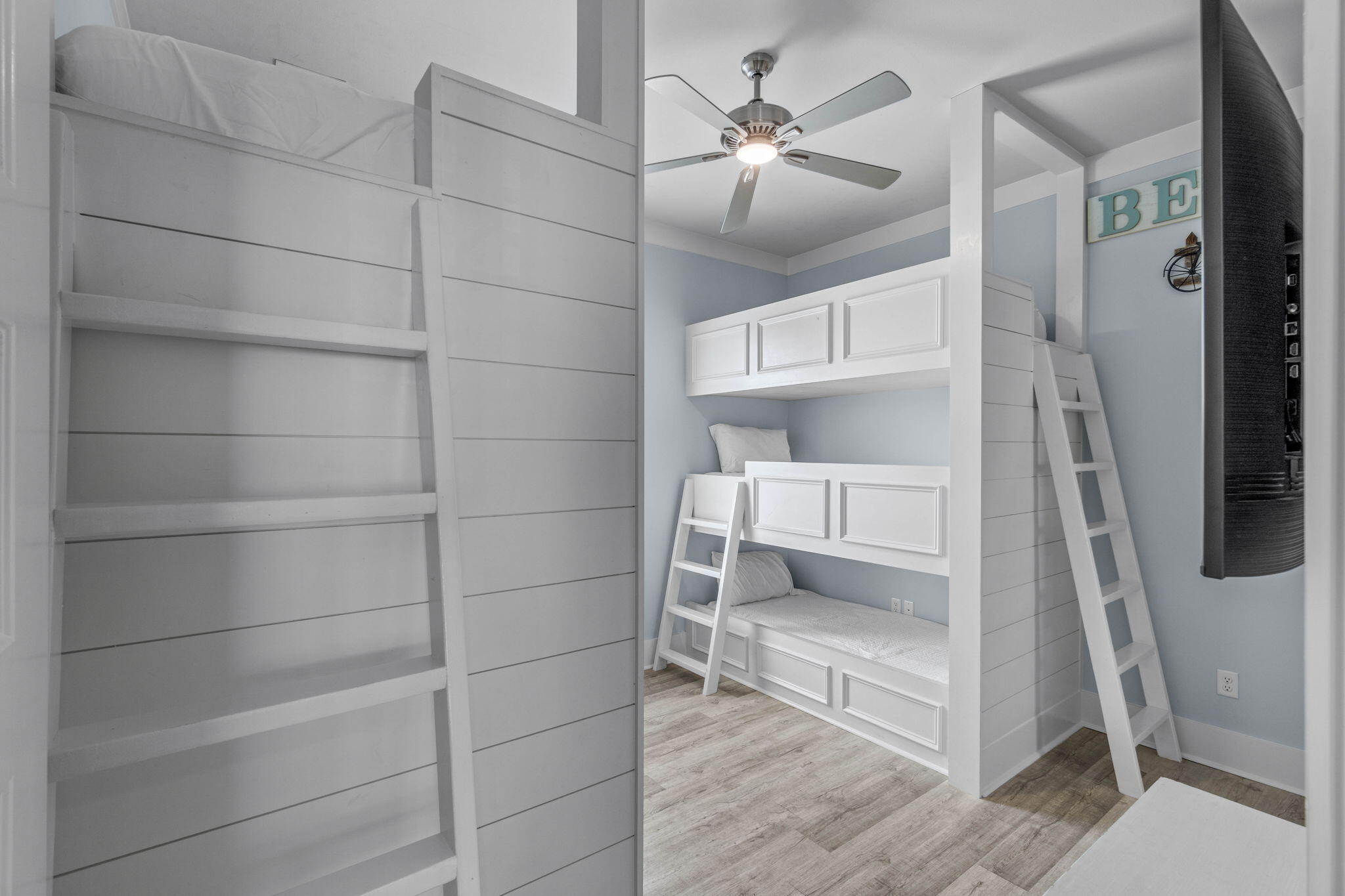 HIDDEN PALMS - Residential