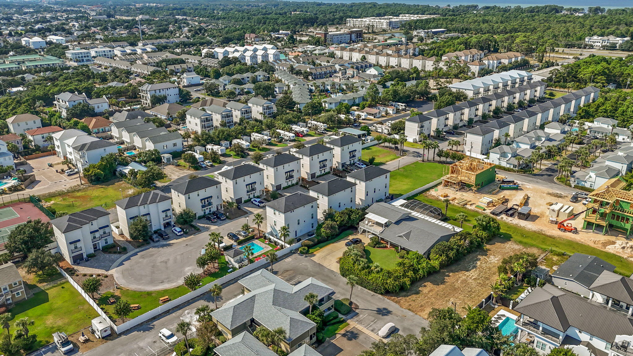 HIDDEN PALMS - Residential