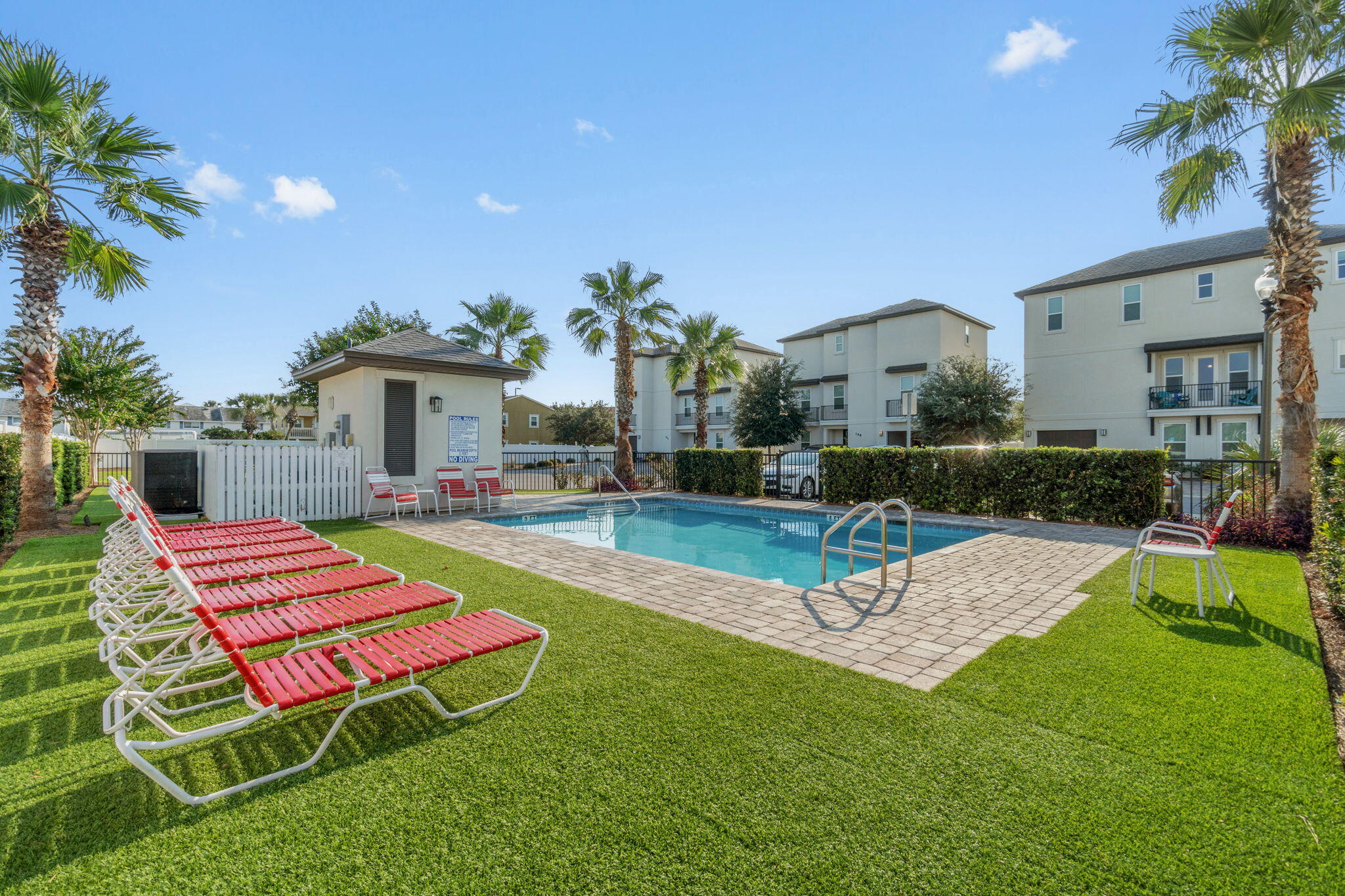 HIDDEN PALMS - Residential