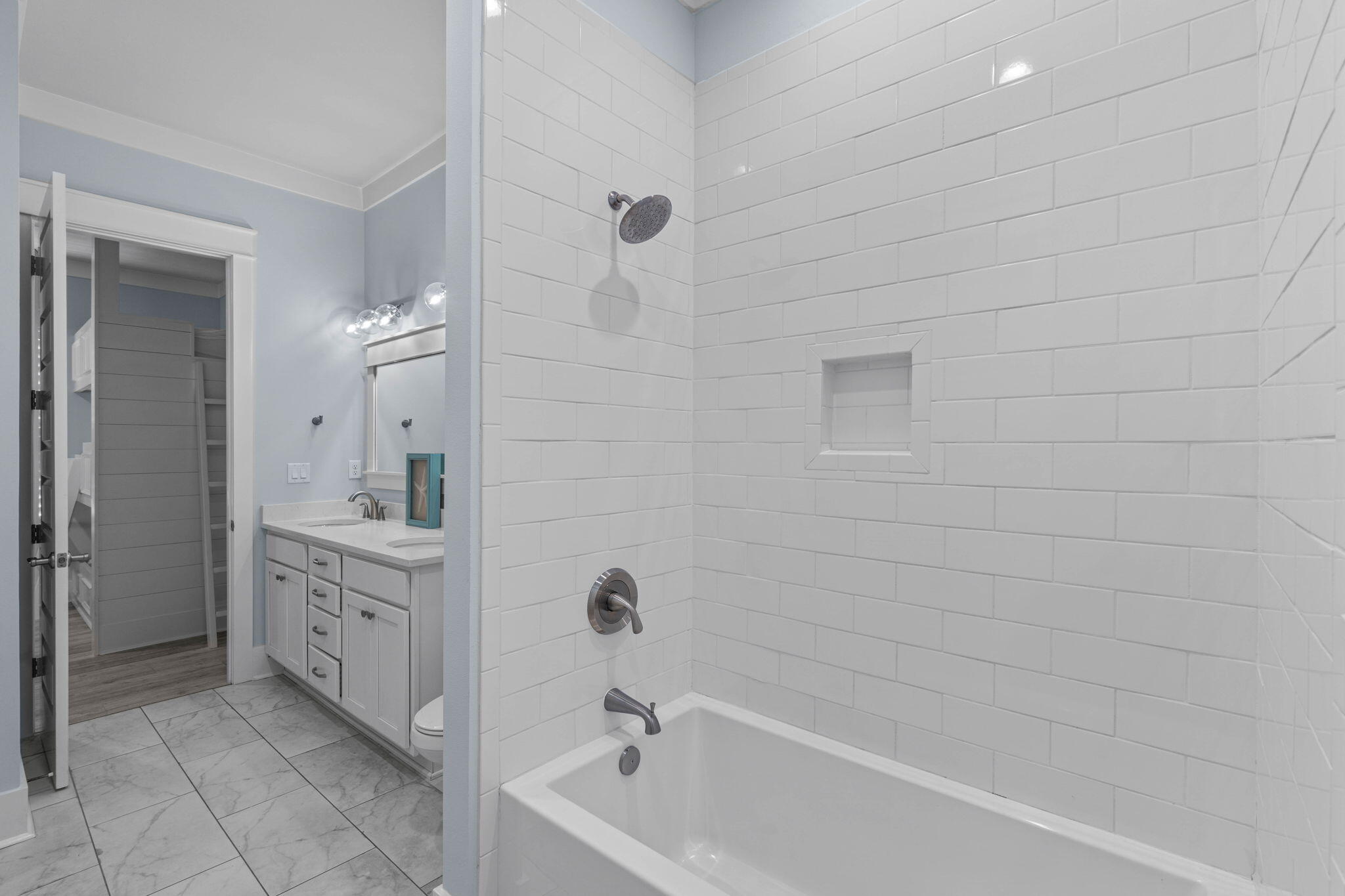 HIDDEN PALMS - Residential