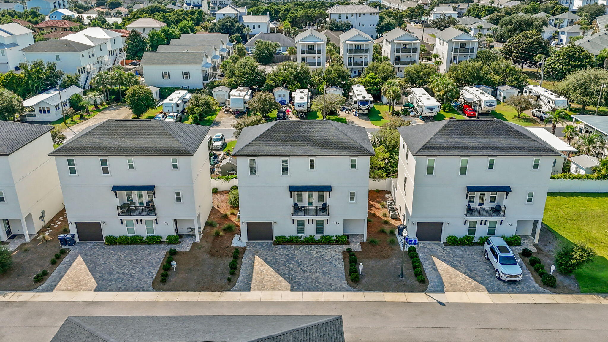 HIDDEN PALMS - Residential