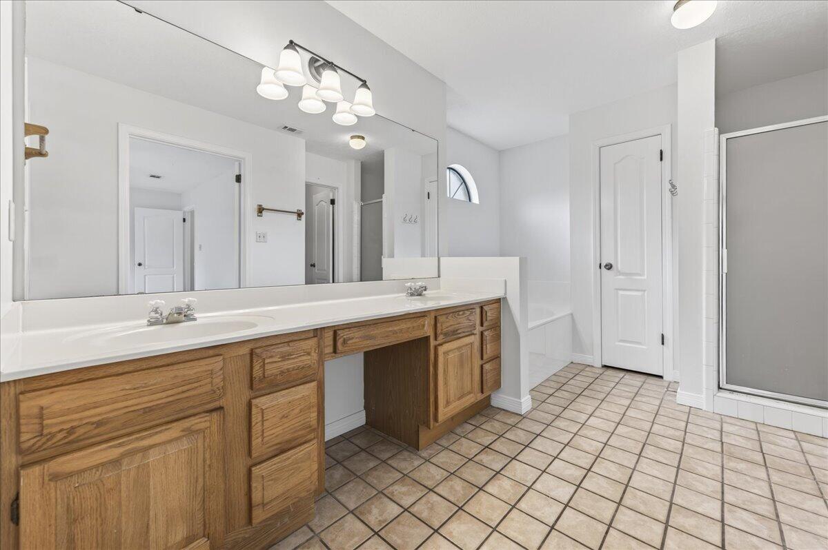 WOODLAND SHORES - Residential