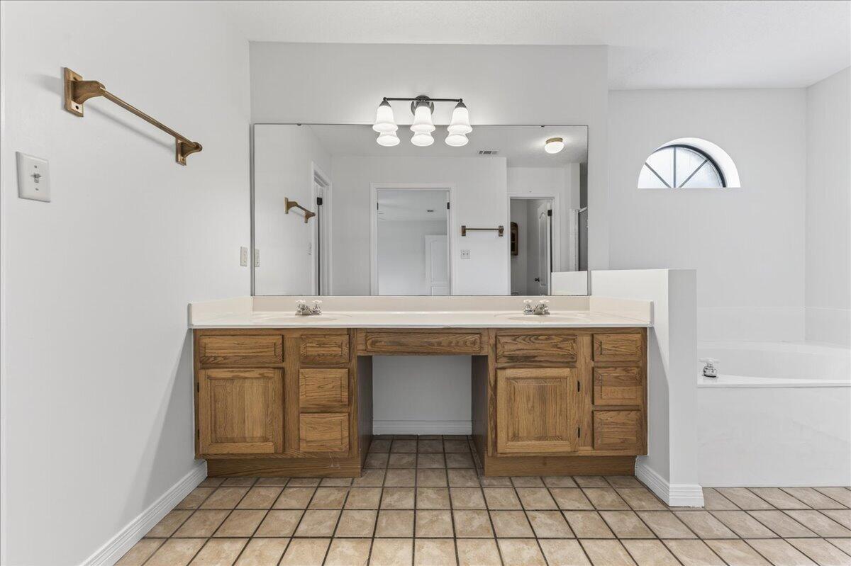 WOODLAND SHORES - Residential