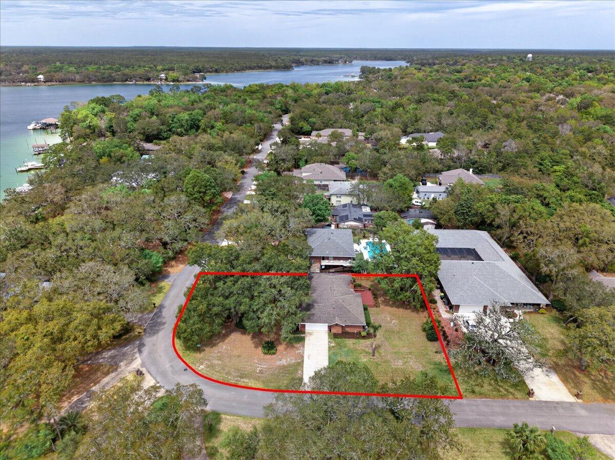 WOODLAND SHORES - Residential