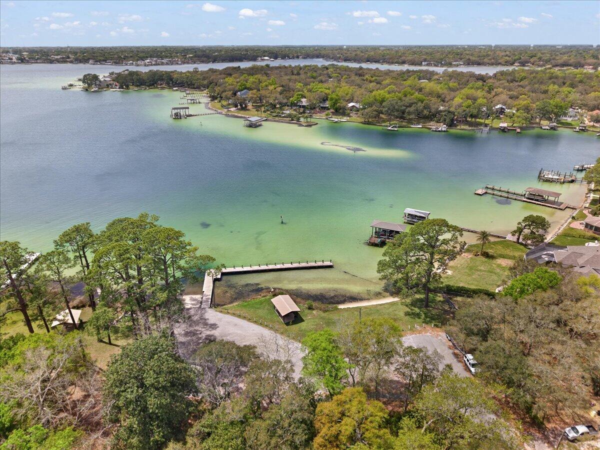 WOODLAND SHORES - Residential