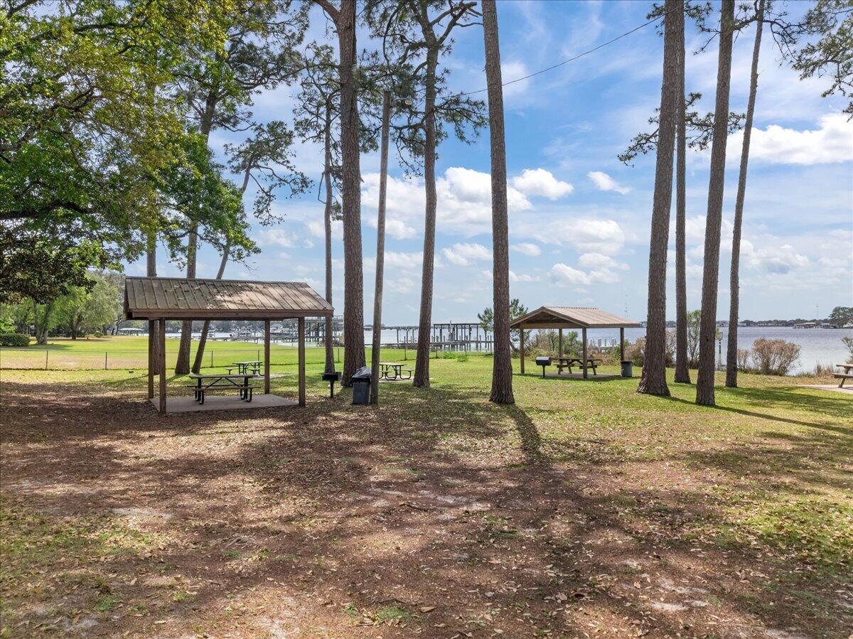 WOODLAND SHORES - Residential