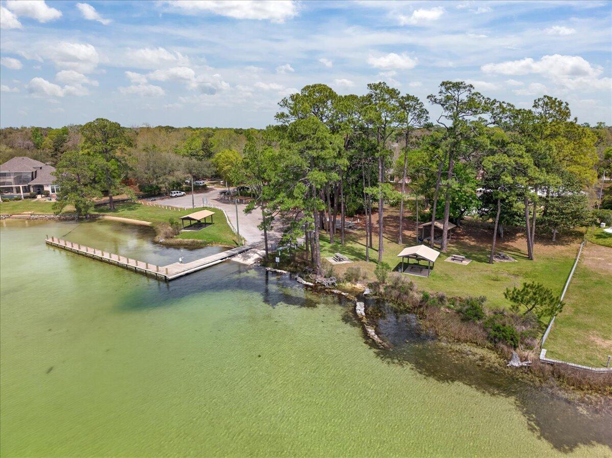 WOODLAND SHORES - Residential