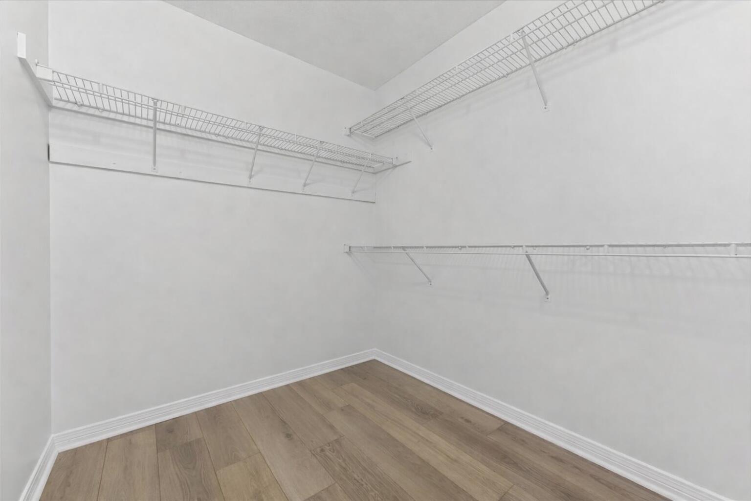 WOODLAND SHORES - Residential